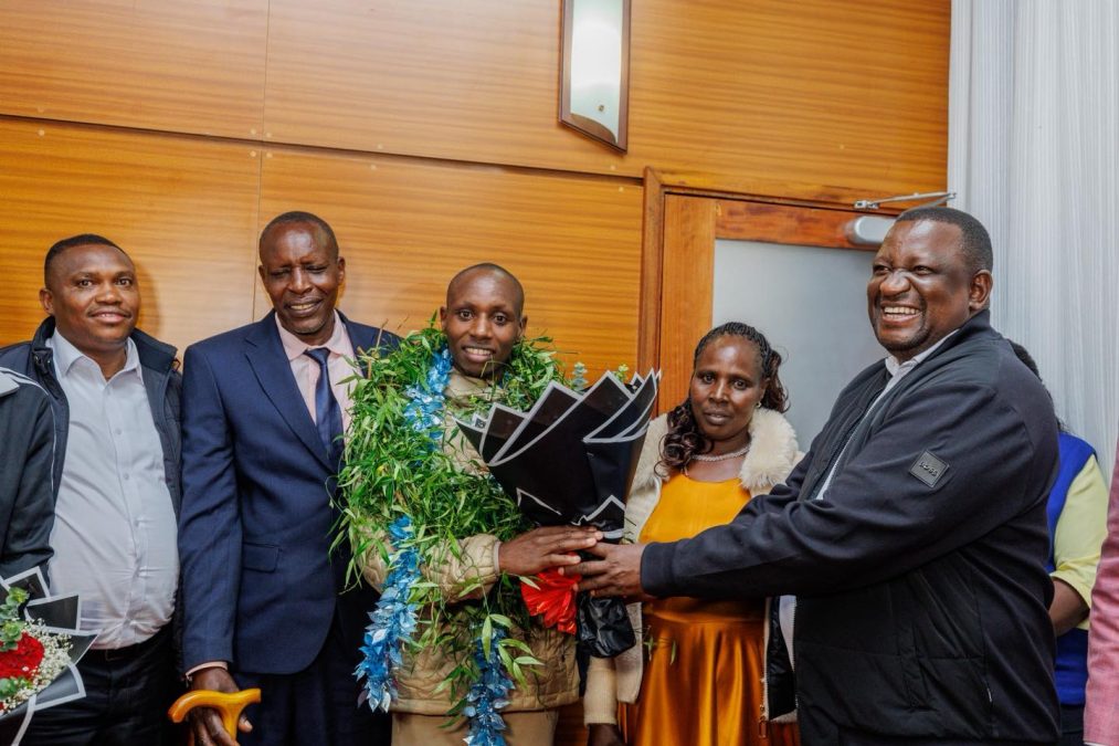 Sports CS Salim Mvurya receives London Marathon hero Sabastian Sawe at the JKIA on Wednesday, April 29, 2026. PHOTO/https://www.facebook.com/GovernorSalimMvurya