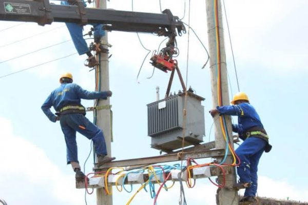 KPLC technicians doing a line repair. PHOTO/Screengrab