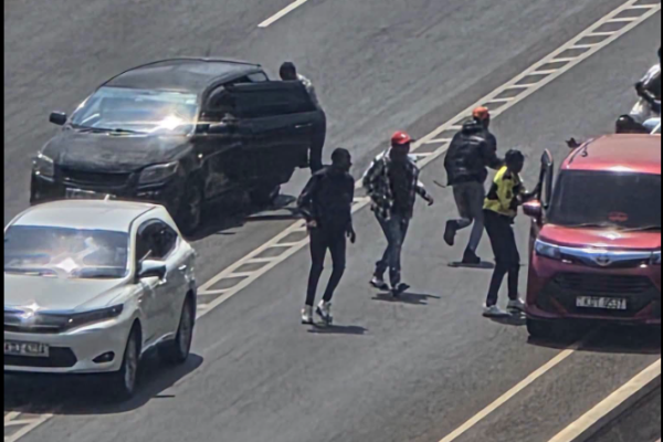Epressway daily robbery. PHOTO/https://www.facebook.com/qiariehxaq