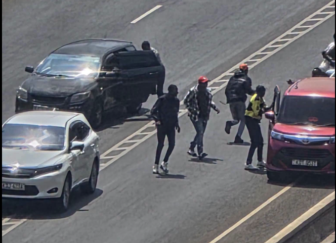 Epressway daily robbery. PHOTO/https://www.facebook.com/qiariehxaq