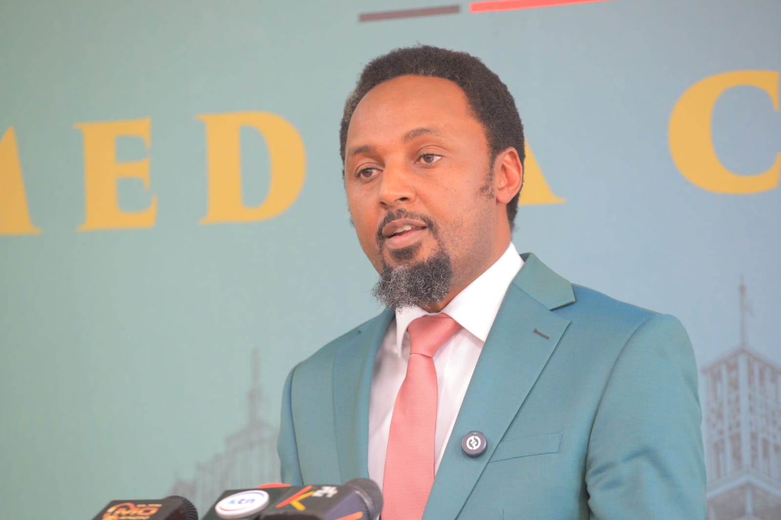 Kiambu Senator Karungo Wa Thang’wa addressing the press on Thursday, September 17, 2026.PHOTO/RonnyTV