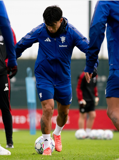 Lisandro Martinez in training with Manchester United. PHOTO/https://www.facebook.com/manchesterunited/photos