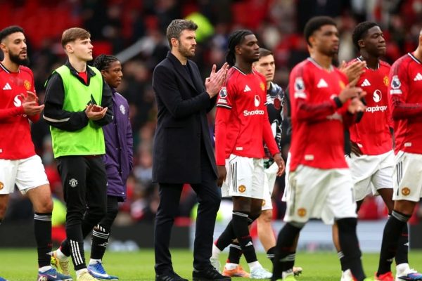 Manchester United manager Michael Carrick and his players. PHOTO/https://www.manutd.com