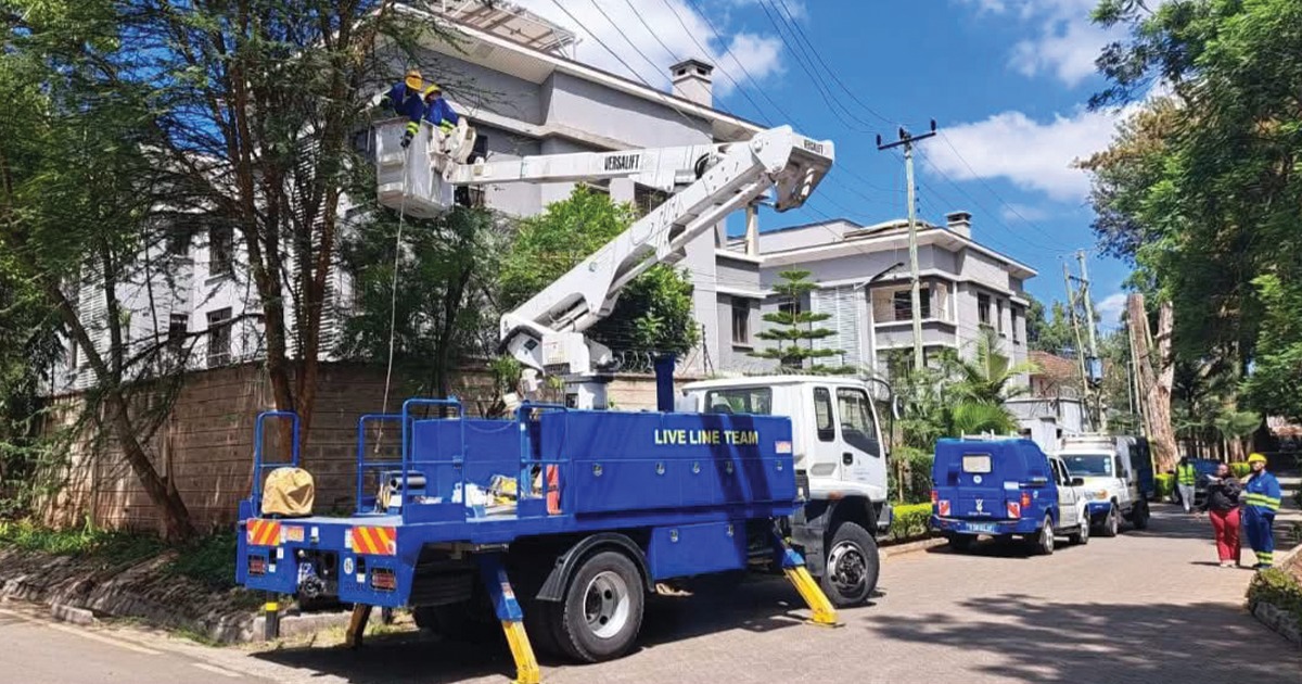 Kenya Power officers during a planned mainenance. PHOTO/RONNY TV